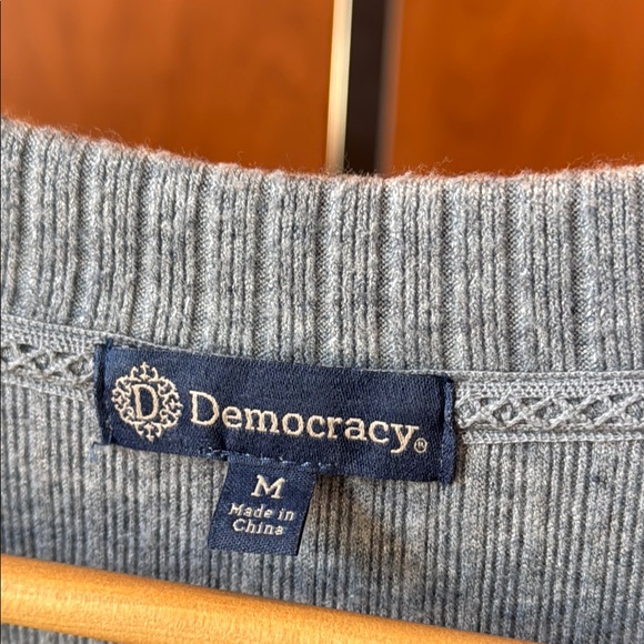 🔥SALE Democracy NWOT Denim Blue Super soft Puff Sleeve V-Neck Ribbed Women's Top - Picture 3 of 7